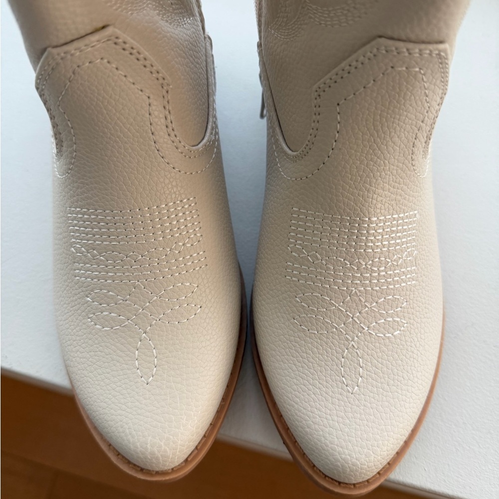 Cat & Jack Cream Heeled Boots - Picture 8 of 8
